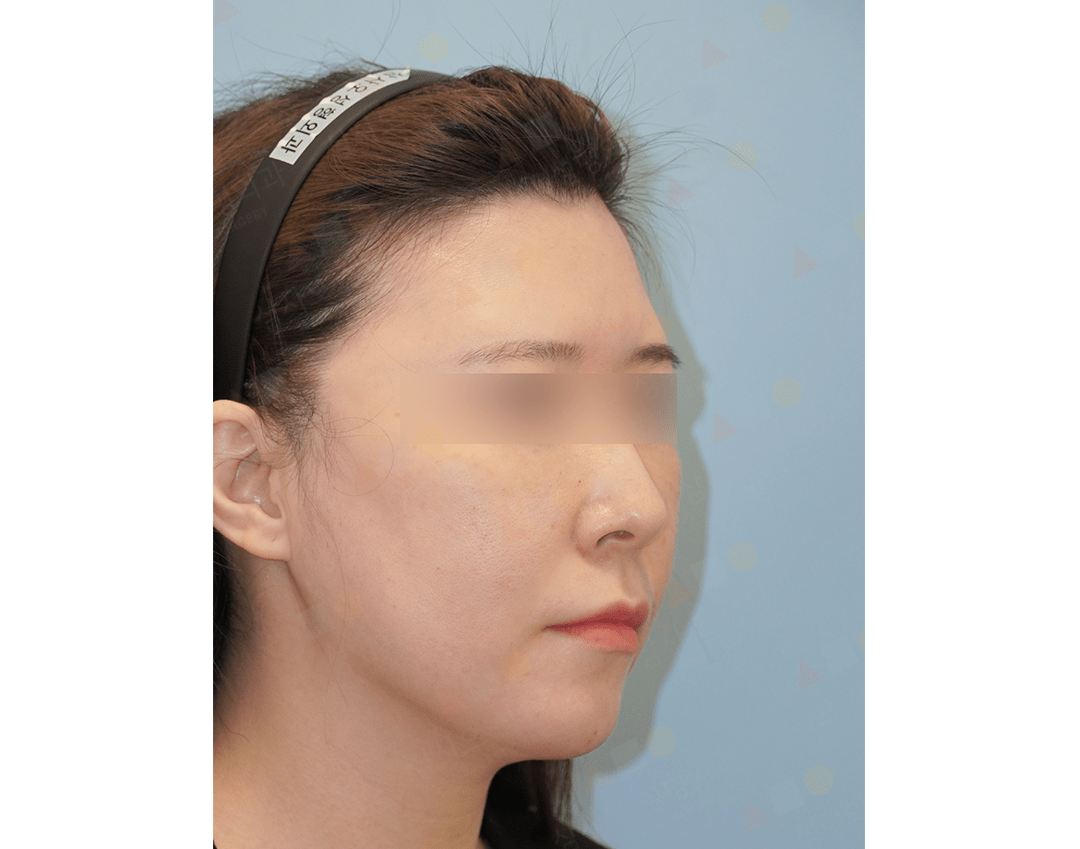 Side view of person with headband, blank background.